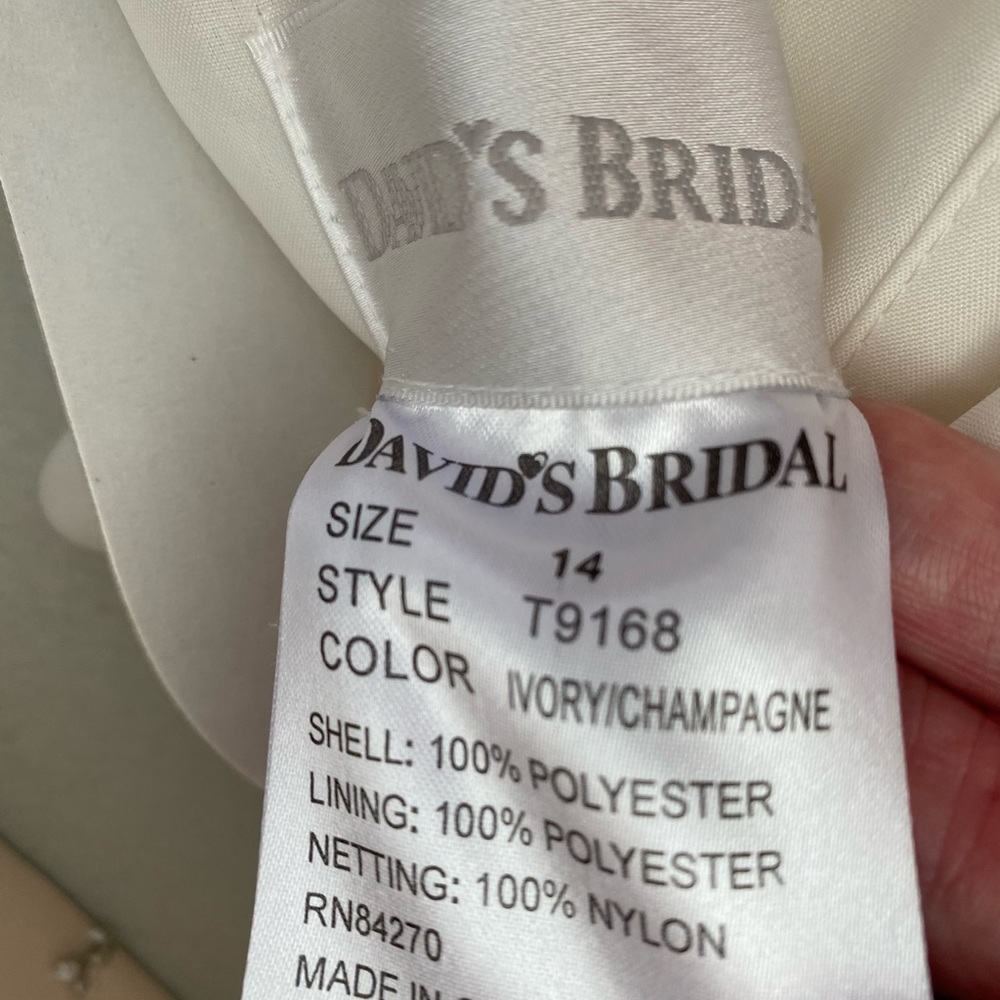 Wedding gown - Picture 14 of 14